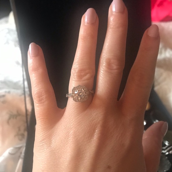 Beautiful Ring 🥂🎁 - Picture 4 of 4